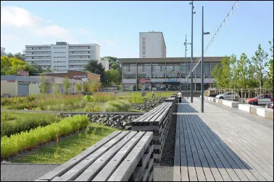 Quelle est cette ville de 11 000 habitants, quatrième ville du département, située dans la banlieue sud du Mans ?