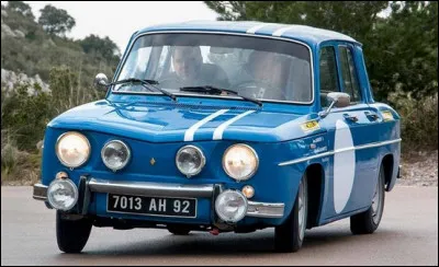 Quelle est cette auto des années 70 connue pour ses bandes blanches sur fond bleu ?