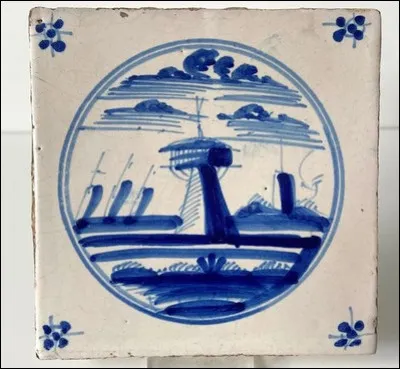 D'où provient ce carreau de faïence ?