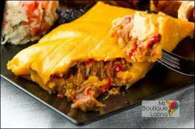 Rendons-nous maintenant en Amérique du Sud. Les hallacas sont des petits paquets de crêpes fourrées à la viande de buf ou de porc, de raisins secs, d'olives et de poivrons que l'on enveloppe de feuilles de bananiers à l'aide de ficelles. On les plonge ensuite dans de l'eau bouillante. Dans quel pays nous régalerons-nous de ce succulent plat ?