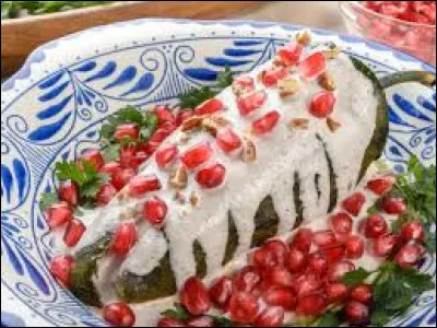 Le chiles en nogado est un plat copieux à base de crème blanche épaisse à la noix, de poivron farci ainsi que de rôti de viande, le tout accompagné de fines herbes et de graines de grenade. Dans quel pays d'Amérique pourrez-vous déguster ce plat ?