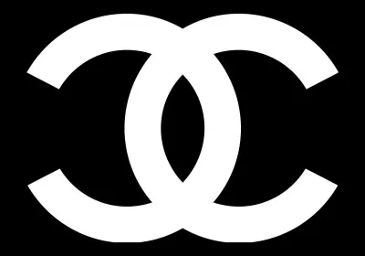 Quelle est cette marque de luxe française, spécialisée en haute couture, en parfum, en prêt-à-porter et en divers produits de luxe ?