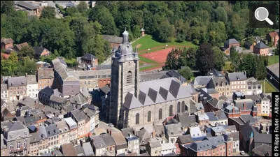 Quelle est cette ville de 4 100 habitants, petite sous-préfecture de l'est du département ?