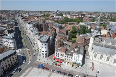 Quelle est cette ville de 99 000 habitants, ancienne capitale de l'industrie textile, important pôle urbain de la métropole lilloise ?