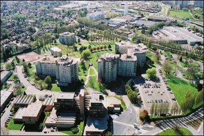 Quelle est cette ville de 62 000 habitants, conçue comme ville nouvelle dans les années 1960, important pôle économique et culturel de la métropole lilloise ?