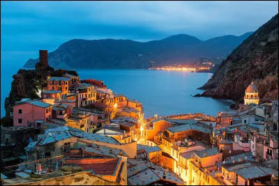 Quel écrivain est l'auteur du livre "Voyages en Italie" ?