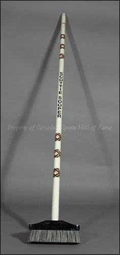 Dans quel sport de glace se sert-on d'un balai ?