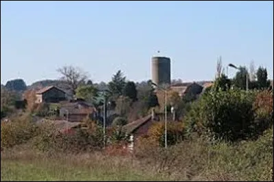 Je vous propose de partir en Nouvelle-Aquitaine, à Châlus. Commune de l'aire d'attraction Limougeaude, connue pour être le lieu où Richard Cur de Lion fut mortellement blessé en 1199, elle se situe dans le département ...