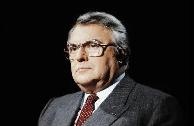 Cet homme, grande figure de la vie politique régionale, socialiste, maire de Lille de 1973 à 2001, a été premier ministre ...