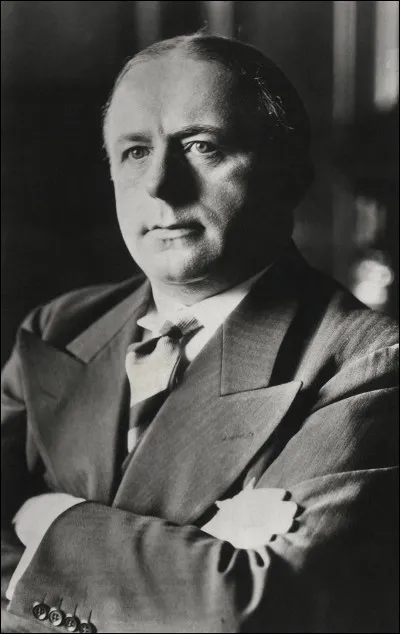 Quel est cet homme politique, socialiste, maire de Lille de 1929 à 1936, ministre de l'intérieur du gouvernement Blum, conduit au suicide après des campagnes de calomnies de la part de la presse d'extrême-droite ?