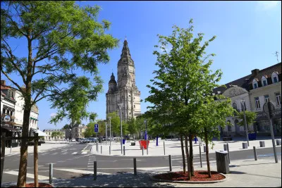 Quelle est cette ville de 16 000 habitants, traversée par la Scarpe, station thermale connue pour la tour baroque de son ancienne abbatiale ?