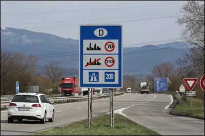 Lorsqu'un humain est - hélas ! - piqué par un moustique, combien de ces parasites peuvent-ils sengouffrer dans son système sanguin ?