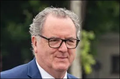 A qui a-t-elle succédé en 2022 ?