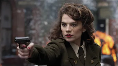 Peggy Carter : sur la photo qui est sur son bureau, qui peut-on voir ?