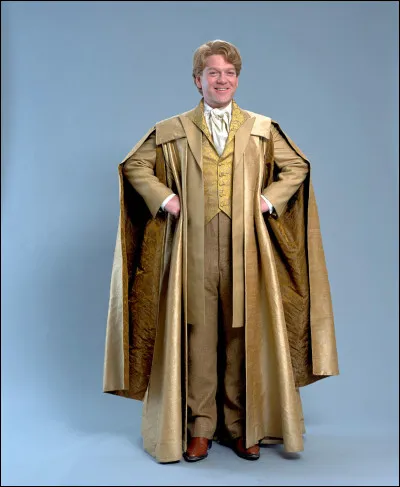Combien de fois de suite, Gilderoy Lockhart a-t-il reçu le prix du sourire ?