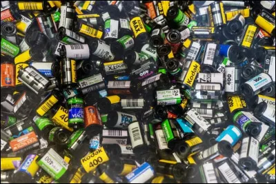 Quelle était cette marque américaine créée en 1881, leader mondial de la photo argentique qui passe à côté de la révolution du numérique et disparaît en 2012 ?