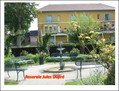 De nombreux peintres ont été charmés par les bords de l'Oise. De Vlaminck et notamment un certain Jules Dupré qui s'y installa et qui vécut sa vie entière à l'Isle-Adam. 
Où peut-on voir le buste de cet artiste qui a marqué cette époque artistique adamoise ?