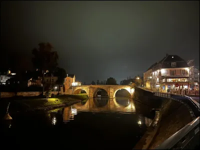 Ils ont habité ou fréquenté l'Isle-Adam, Mistinguett, De Vlaminck, Théodore Rousseau, Charles Daubigny et un certain Clodoche, comédien mais pas seulement. 
Quel est ce lieu mythique adamois qu'il créa et qui porte encore de nos jours, la même enseigne ?