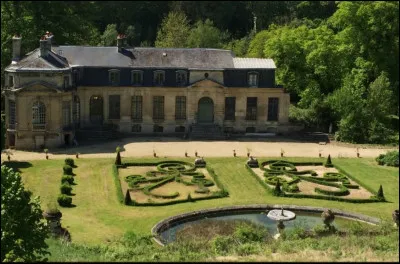 Construit au XVIIe siècle, le château des Stors acheté par le dernier des princes de Conti en 1746 et revendu ensuite au comte de Montebello a vu passer de nombreuses personnalités férues de chasse, à l'image de celle qui deviendra en 1895, le VIe président de la IIIe République française. 
Qui est cet homme d'État participant en 1892 à une certaine "battue" ?