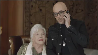 Quel est le titre de cette chanson, devenue un hymne de la lutte contre le Sida : "Elle en a vu de toutes les douleurs / En est revenue de tant de combats / Et a tellement tendu son cur / Là où d'autres ont baissé les bras / Elle dit qu'après certains regards / Les mots deviennent dérisoires / On fait les choses parce qu'elles s'imposent / Sans se demander pourquoi" ?