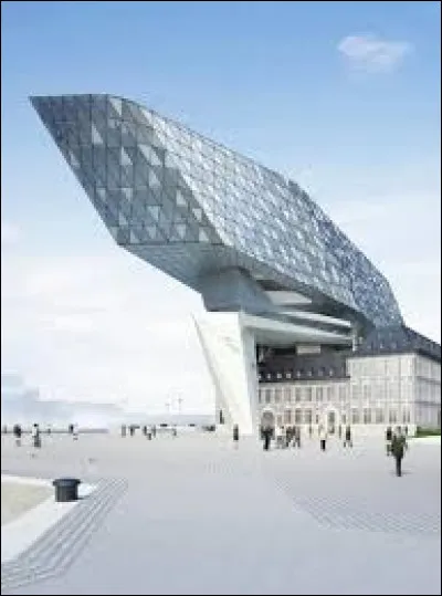 « De ... au château à trois tours ouvertes crénelées en argent, ajourées et maçonnées de ..., la tour du milieu accompagnée en chef de deux mains appaumées, celle à dextre en bande, celle à senestre en barre, toutes les deux en argent. » 
Et voilà la description du blason de la ville d'Anvers.