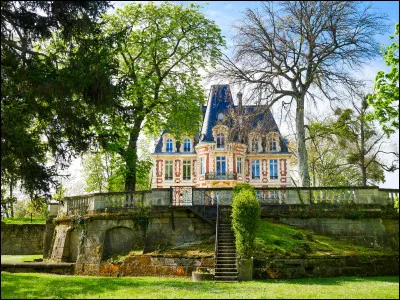 L'histoire nous dit qu'à l'emplacement du château Conti actuel se succédèrent depuis l'an 1000, les châteaux des différentes familles des seigneurs de l'Isle-Adam (les Adam de l'Isle, les Villiers de l'IA, les Bourbon-Conti, etc.). 
Quel est ce label décerné en 2023, par le conseil régional d'Île-de-France à cet hôtel particulier de style Louis XIII ?