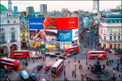 Qu'est-ce que Piccadilly Circus ?