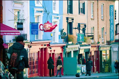 Au cinéma, dans quel quartier de Londres Hugh Grant et Julia Roberts ont-ils eu un coup de foudre ?