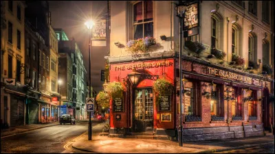 À quel groupe doit-on le titre "London is calling" ?