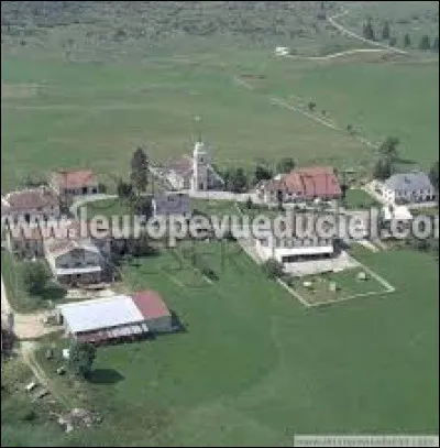 Village de Bourgogne-Franche-Comté, dans l'arrondissement de Saint-Claude, Saint-Pierre se situe dans le département ...