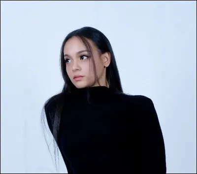 Quelle est la nationalité de NVee ?