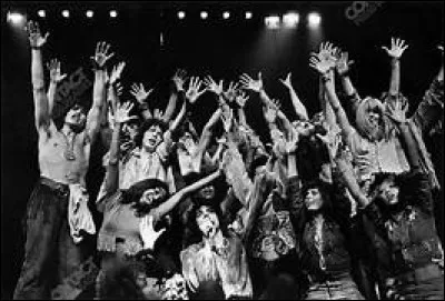 Phonétiquement parlant, dans quelle comédie musicale, Julien Clerc a-t-il chanté en 1970 ?