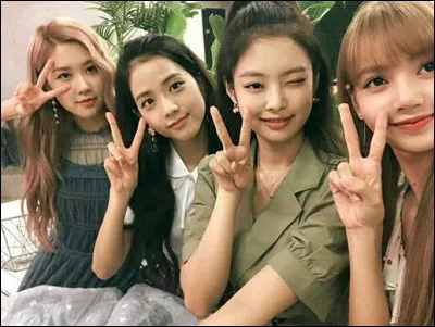 Blackpink est constitué de...