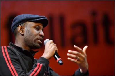 Quel rappeur chante "C'est du lourd" ?