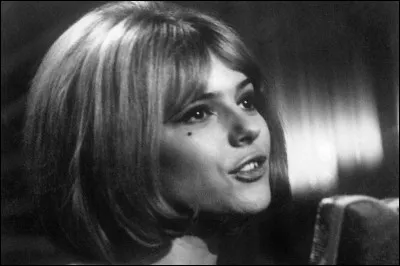En 1965, une jeune artiste dà peine 18 ans représente le Luxembourg, avec quel titre remporte-t-elle le concours ?