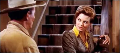 Qui a le rôle féminin principal aux côtés de John Wayne ?