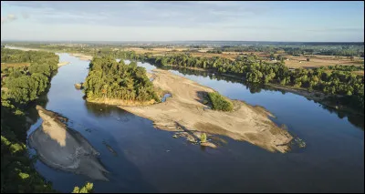Quel fleuve français prend sa source dans le Velay ?