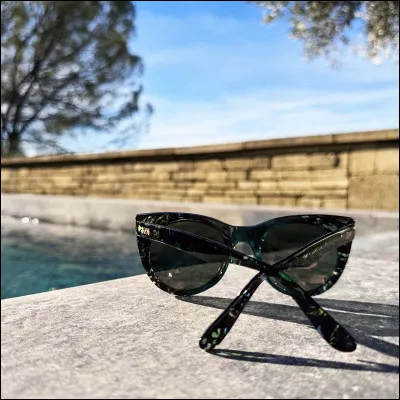 À lorigine, quelle était la fonction des lunettes de soleil en Chine au XIIe siècle ?