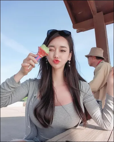 Te dit-on souvent que tu es jolie ?