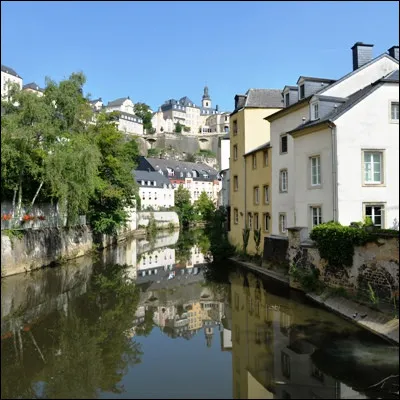 Quel petit pays europ&eacute;en est arros&eacute; entre autres par la rivi&egrave;re Alzette ?