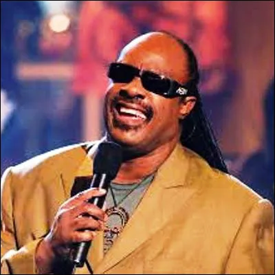 Avec quelle chanson Stevie Wonder a-t-il c&eacute;l&eacute;br&eacute; la naissance de sa fille Aisha ?