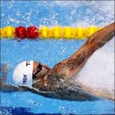 Quelle nageuse fran&ccedil;aise, form&eacute;e au Mulhouse Olympic Natation, a &eacute;t&eacute; m&eacute;daill&eacute;e olympique sur 200 m&egrave;tres dos ?