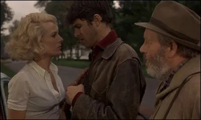 Elle est la prostituée dans "la voie lactée", film sorti en 1969, dans lequel les personnages principaux se retrouvent mêlés aux querelles de l'Église. Qui en est le réalisateur ?