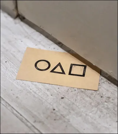 Tu reçois le papier de visite avec un numéro noté derrière ; tu appelles ?