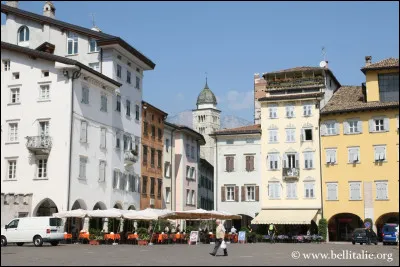 Trente est une ville située...