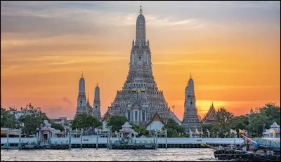 Quel pays est surnommé "Le pays du sourire" ?