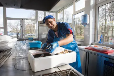 Quand on commande des lisettes, à quel commerçant s'adresse-t-on ?