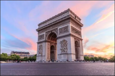 En quelle année la construction de l'Arc de triomphe a-t-elle débuté ?