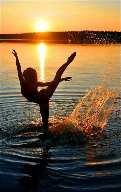 Mise en situation : 
Tu es à un cours et ta prof te fait une remarque par rapport au placement de ton bassin. Comment réagis-tu ?