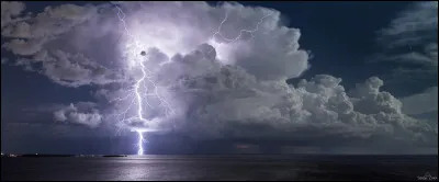 Ta maison vient de se casser la binette apr&egrave;s une nuit bien orageuse ; comment r&eacute;agis-tu ?